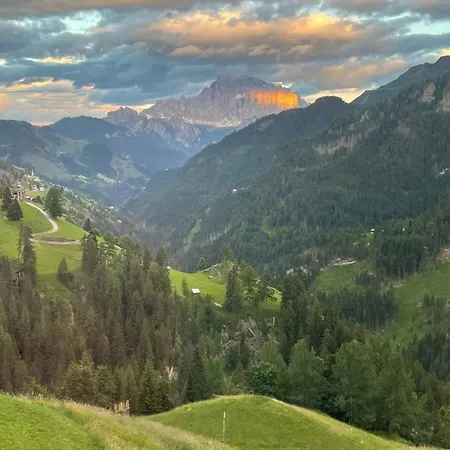 Alpesi faház Cherz Romantic House Arabba